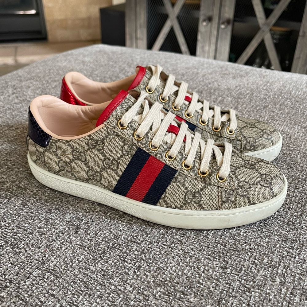 Gucci Women's Ace GG Supreme
Sneaker